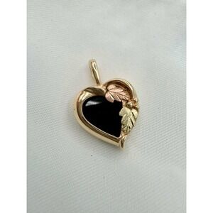 Vintage Black Hills Gold 10K Onyx Heart Pendant CCP Tri Color Leaves 2.4g